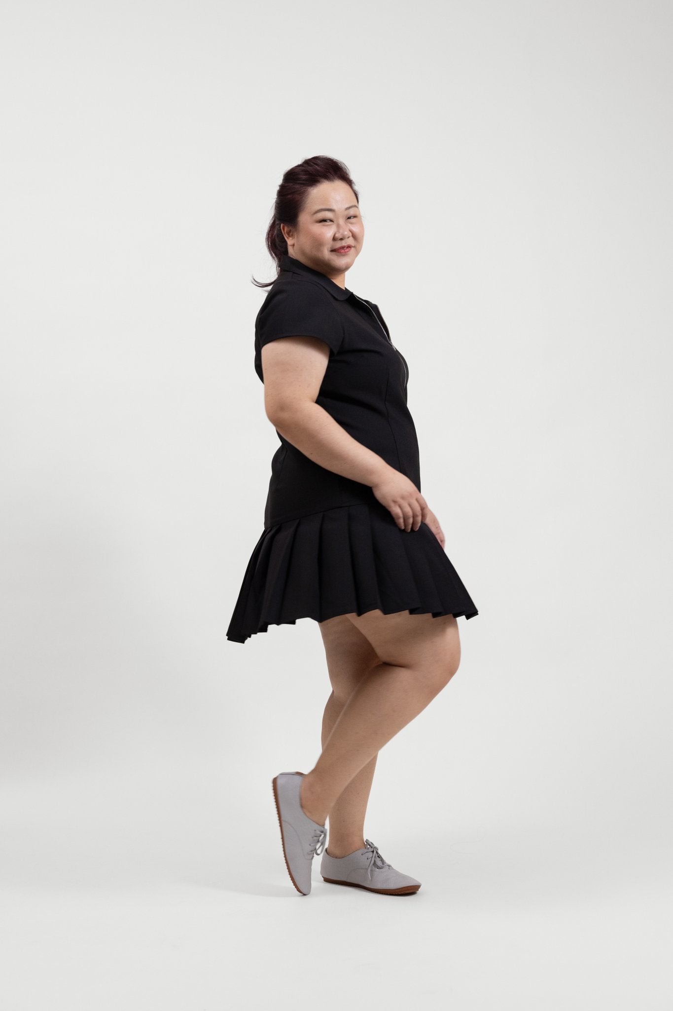 Black Short Sleeve Zip - Front Pleated Hem Dress - Bubbly